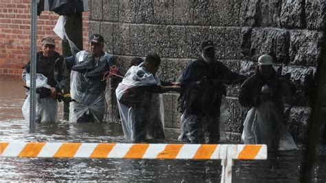 Look: Flash floods disrupt New York subway; state of emergency declared ...