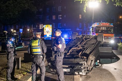 Unfall In Hamburg Mercedes Berschl Gt Sich Drei Personen Verletzt