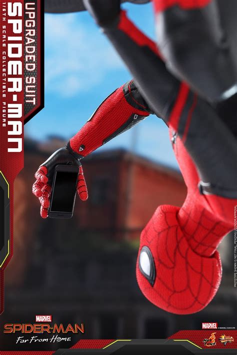 Hot Toys Spider Man Far From Home Spider Man Upgraded Suit Figures