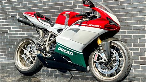 Walk Around Of A Ducati S Tricolore Youtube