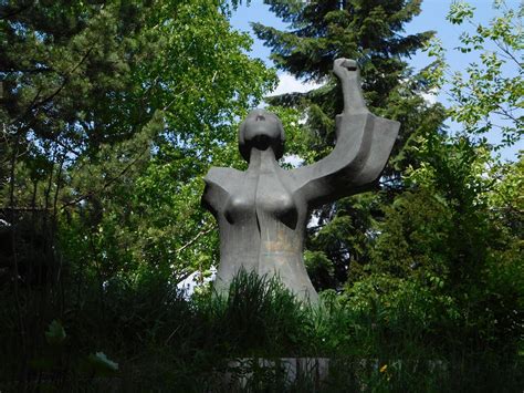 Visitor Guide for Memorial Services at Mont Meta Memorial Park 8