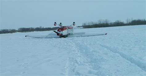 Pilot Escapes Injury When Small Plane Flips Cbs Minnesota