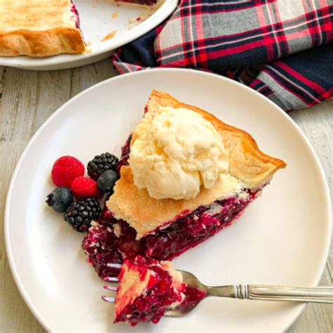 Easy Mixed Berry Pie