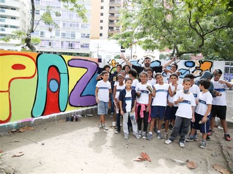 G1 Projeto De Francesa Leva Grafite A Alunos De Escolas Públicas Do