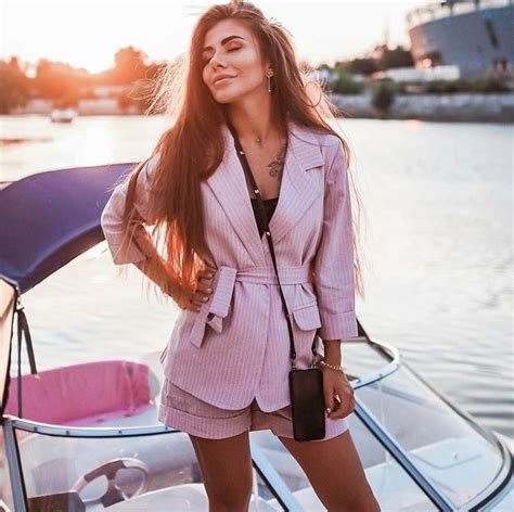 Чехол на ремешке Айфон | Fashion, Wrap dress, Dress