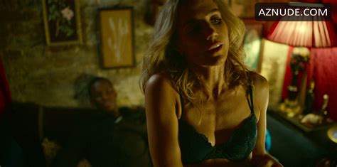 LISA DWAN Nude AZNude