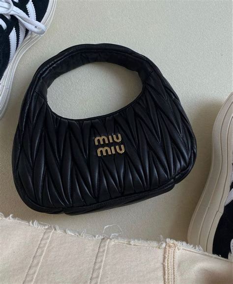 Pin by 🐈‍⬛ on b a g s | Women's bags by shape, Miu miu bag, Miu miu ...