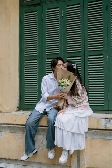 Couple Street Photos, Download The BEST Free Couple Street Stock Photos