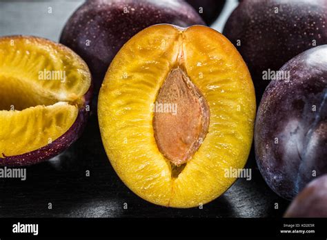 Fresh blue plums Stock Photo - Alamy