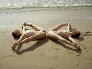Amateur Girl Julietta And Magdalena Beach Contortions