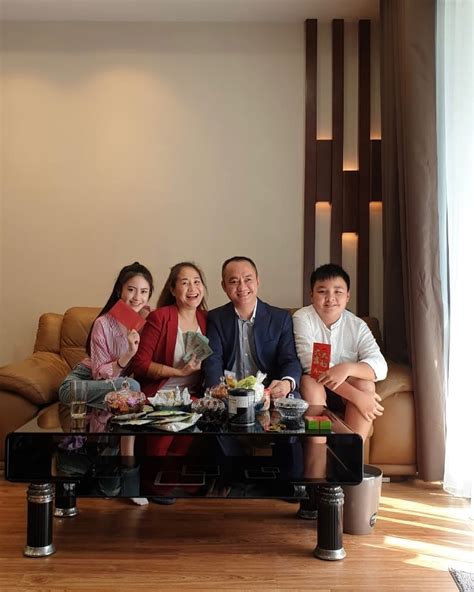 Hot girl Lào gốc Việt đón Tết ở Hà Nội hào hứng ăn bún riêu vỉa hè Gương mặt trẻ ZNEWS VN