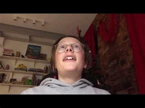 Слушаю что говорит Алиса пока она не Скажет что-то странное про моё имя ...