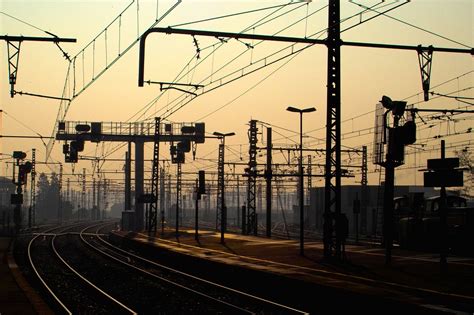 A La Sncf Une Gr Ve Menace Les Vacances De No L