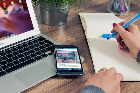 Two Ways To Stand Out From Other Job Seekers