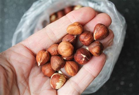 How To Roast And Peel Hazelnuts Two Methods How To Roast Hazelnuts