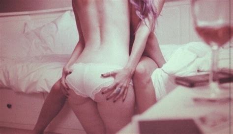 Wandering Hands Porn Pic