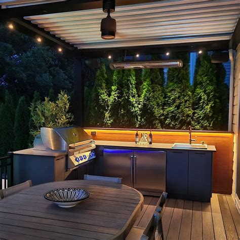 Modern Outdoor Kitchen