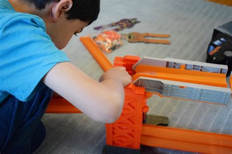 Review Hot Wheels Track Builder Stunt Bridge Kit Suburban Mum