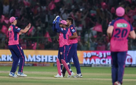 Ipl Chahal Burger Pick Two Wickets Each As Rajasthan Royals Beat