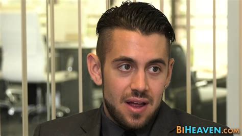 Horny Dude Eating Babes Pussy