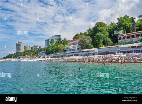 Sochi Russland 06 Juli 2017 Die Leute Schwimmen Und Sonnenbaden Am