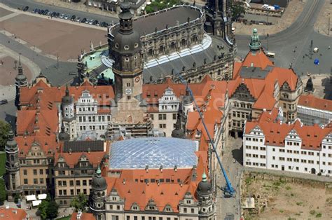 Dresden Aus Der Vogelperspektive Blick Auf Das Dresdner Schlo In Der