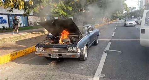 Incendio de vehículo por falla mecánica en la Av Los Leones Noticias