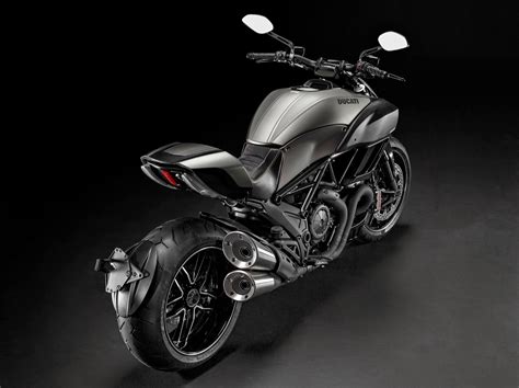 Racing Cafè Ducati Diavel Titanium Limited Edition 2015