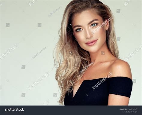 Belle fille blonde résultats 3 9 millions dimages libres de droits de photos de stock et d