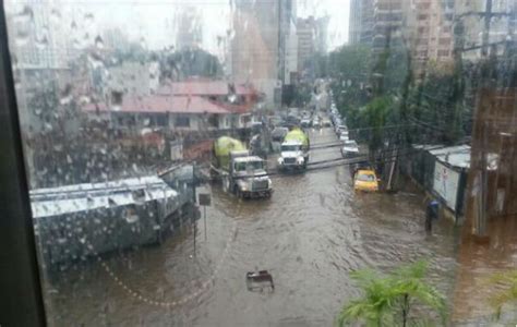 Fuerte Lluvia Deja Varias Calles Inundadas En La Ciudad Capital