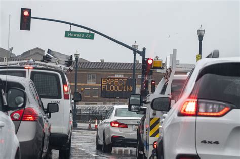 2 Dead Nearly 10000 Under Evacuation Orders As California Floods