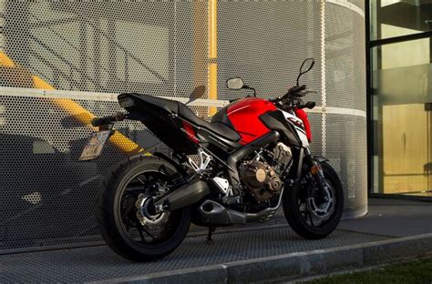 Honda CB F Naked Bike điềm đạm với sức mạnh đáng kinh ngạc