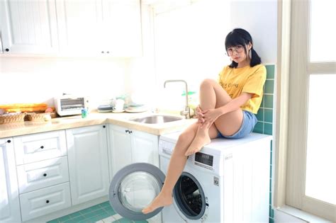 K Asian Brunette Girl Sitting Legs Shorts T Shirt Glasses Pose HD Wallpaper Rare Gallery