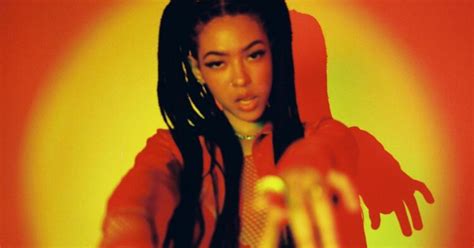 8 Hot Sexy Dizzy Fae Bikini Pics