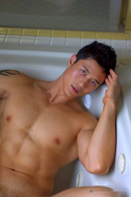 Oriental Strong Bull Peter Le Get Naked And Showing Nice Ass In Bathroom