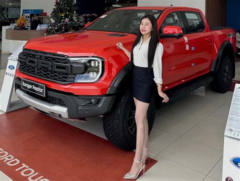 Hot girl Đà Lạt khoe nhan sắc vạn người mê bên xe Ford Titanic Nơi mọi thứ được chia sẻ