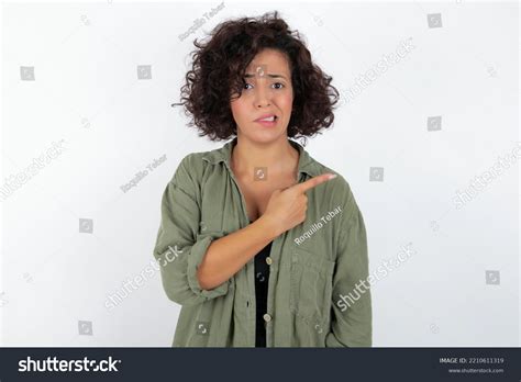 imágenes fotos de stock objetos en D y vectores sobre Chica latina preocupada