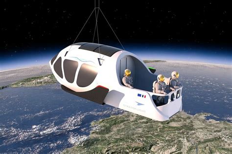 L Industrie C Est Fou Une Capsule Spatiale Dot E D Un Balcon Avec Vue