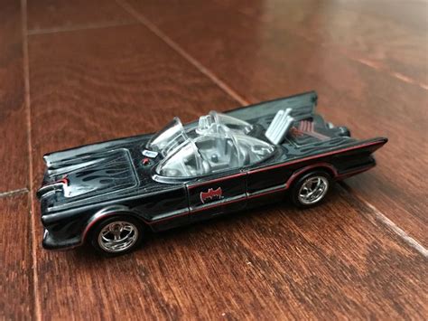 Hot Wheels Super Treasure Hunt Classic TV Series Batman Batmobile