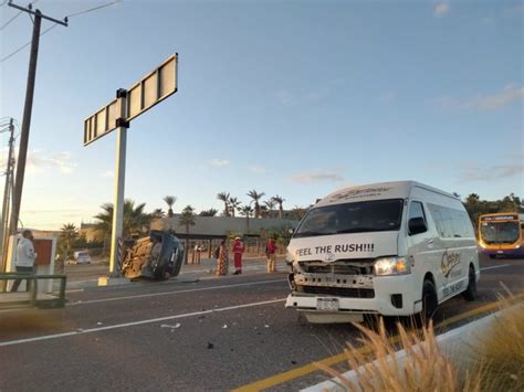 Aparatoso Accidente En Corredor Tur Stico De Los Cabos El Informador