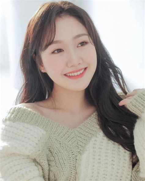 Penthouse Jin Ji Hee Was The First Child Actress With An Anti Fan Café Here s Her Mature