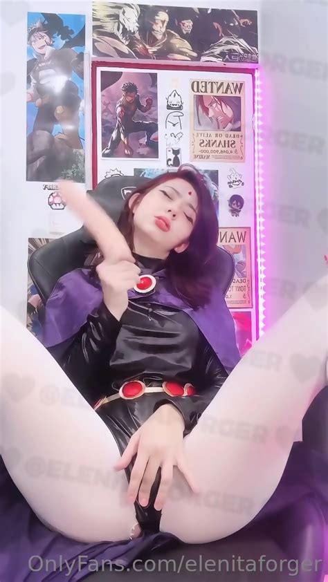 Deliciosa Latina Tetona Masturbándose