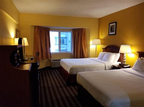 Comstock Inn & Conference Center Hotel (Owosso) - Deals, Photos & Reviews