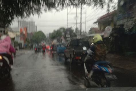 Kemarin Cuaca Ekstrem Disertai Hujan Es Dan Banjir Terjadi Di Wilayah