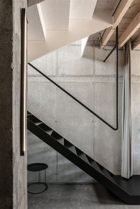 Pin By Andrea Polach On Staircases Loft Apartment Stairs