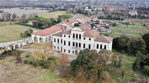 Bella Ma Costosa Per Mantenere Villa Cattaneo Chiusa Da Tre Anni Si