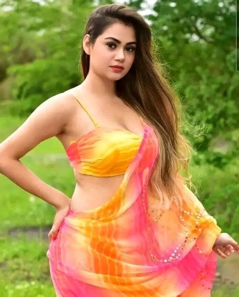 Hot Saree Pics Of Indian Beauties