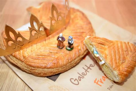 6 Janvier Epiphanie Galette Des Rois Rassemblement Autour Du Doux