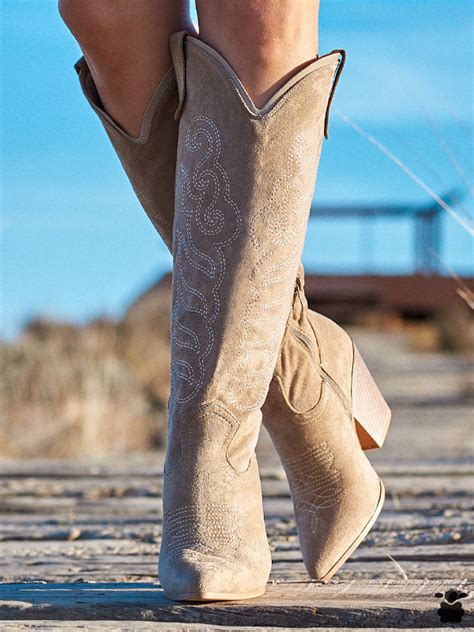 Botas Cowboy Garriga En Color Beige Arena Oveja Bohemia