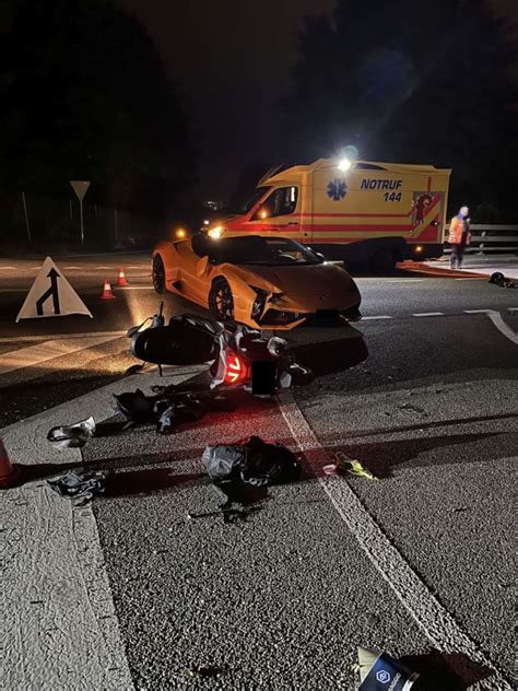 Schwerer Unfall In Muttenz Lamborghini Lenker Erfasst Rollerfahrerin